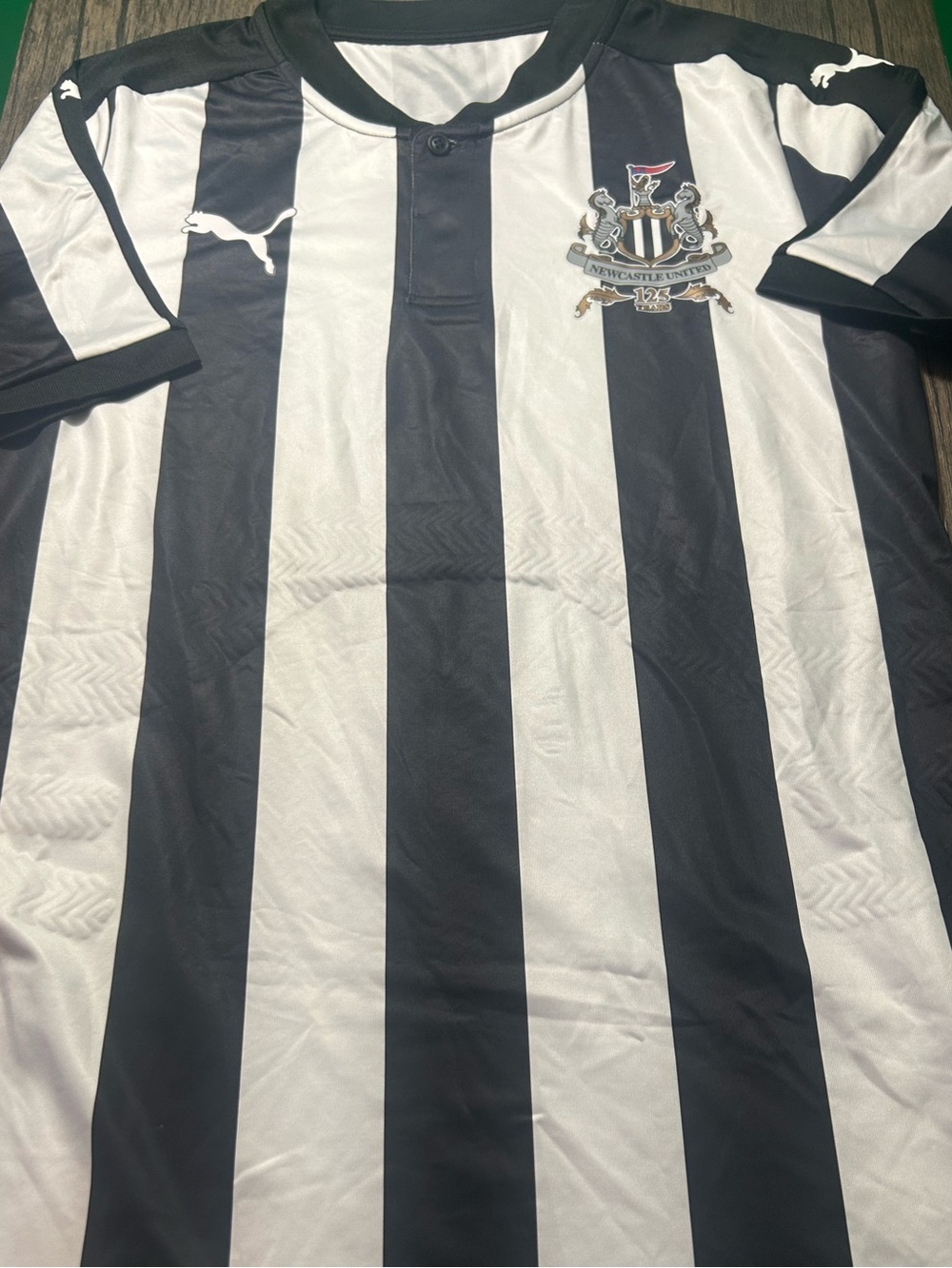 Puma brand NEWCASTLE UNITED FC Vintage Men's JERSEY Sz LARGE New without tags